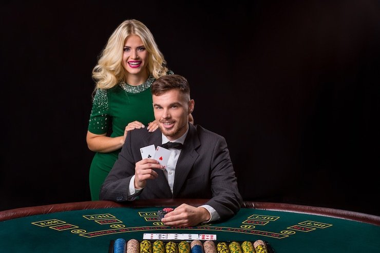 Pengguna terhubung dan menikmati aplikasi taruhan sportsbook dan kasino digital